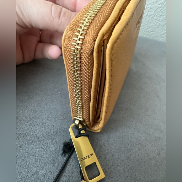 Margot Leather Gina Compact Wallet Light Tan NWT - Picture 7 of 11